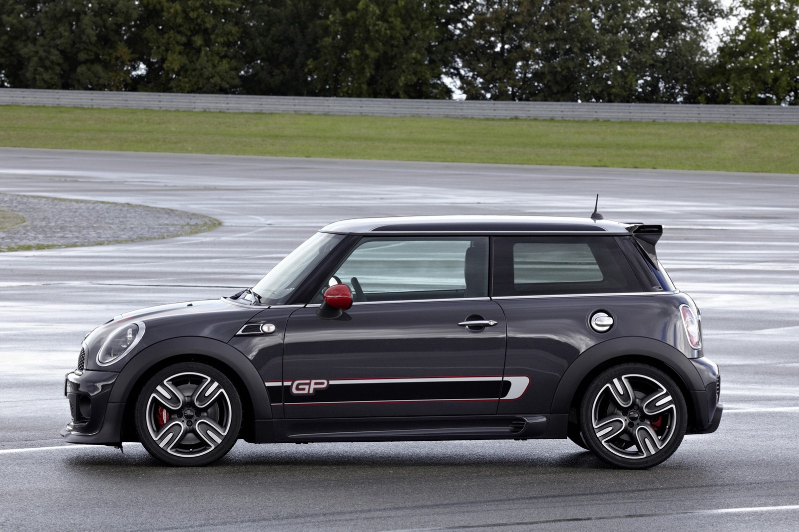 2013-MINI-JCW-GP-I22%25255B7%25255D.jpg