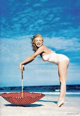 [marilyn_monroe_beach_05%255B5%255D.jpg]