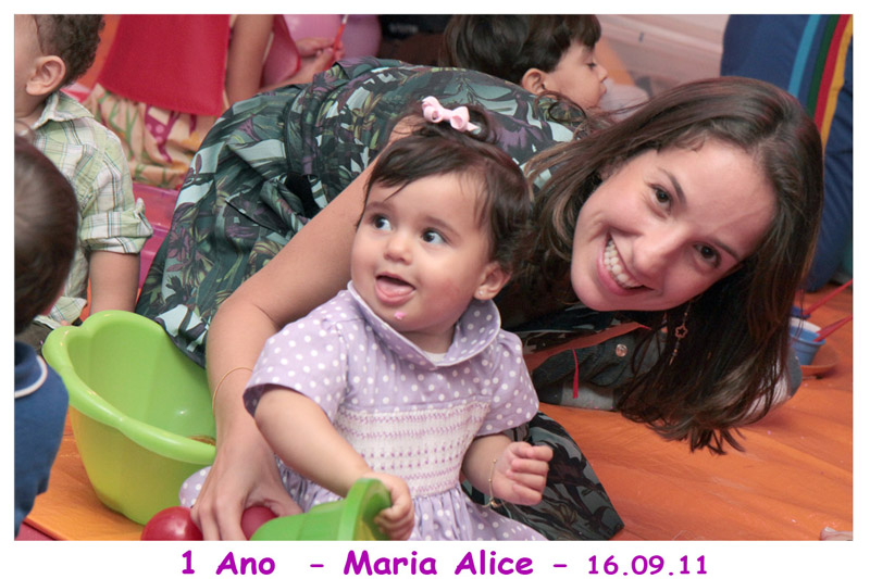 Fotos de Maria Alice  (01 ano) - 16.09.11. Foto numero 30 da Social Click Fotografia Digital, do Rio de Janeiro, RJ, que faz fotos divertidas, fotos malucas, fotos com fantasias, fotos na hora, fotografia maluca, fotografia divertida com molduras personalizadas. foto impressa Birthday noiva brinde para aniversario ecila antunes buffet fotos divertidas malucas maluca animadas animado fotografo de casamento fotoproduto no rj ver fotografos noivas
