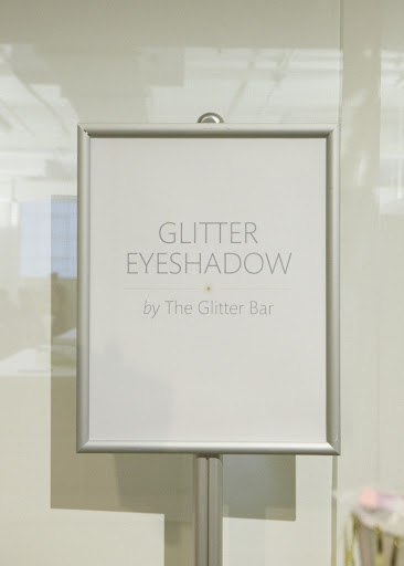 The Glitter Bar came to dust guests’ cheeks and lids with sparkly makeup.