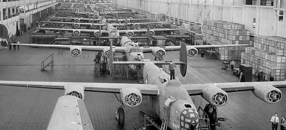 [DP-Willow-Run-B-24-Bomber-Production%255B4%255D.jpg]