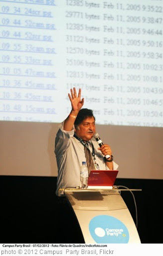 'Sugata Mitra' photo (c) 2012, Campus  Party Brasil - license: https://creativecommons.org/licenses/by-sa/2.0/