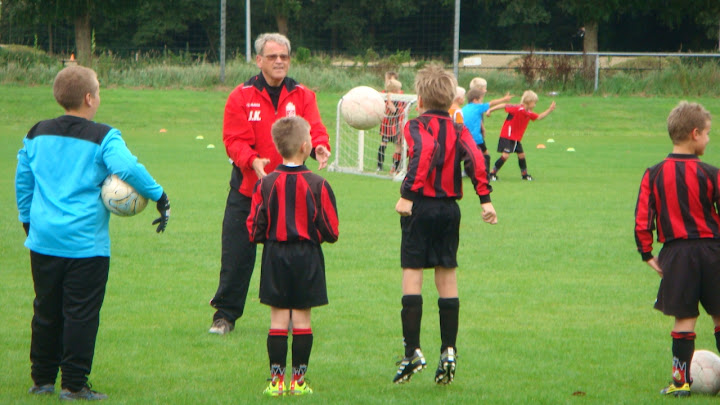 2011 - 07 SEP - WVV E5 TRAINING IN TENUE 22.jpg