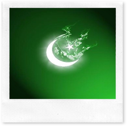 clouds and heat in moon of pakistan flag