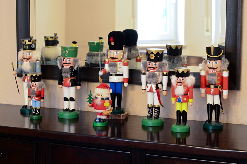 [Christmas%2520decor%2520-%2520nutcrackers%255B7%255D.jpg]