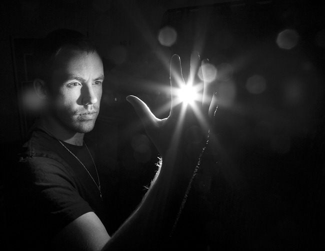 [Feel%2520the%2520Light-7%255B4%255D.jpg]