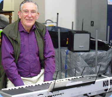 Roy Steen preparing to play his second session on his Korg Pa80