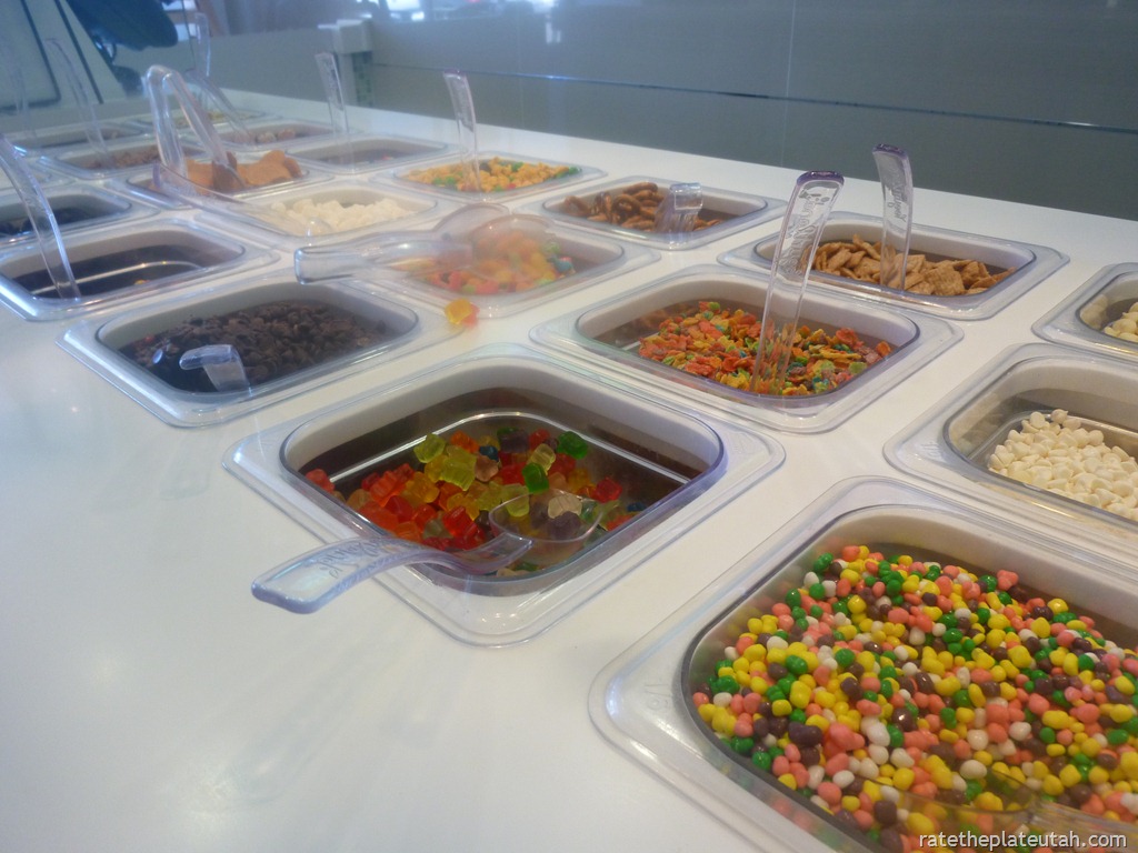 [Yogurtland%2520Candy%2520Toppings%255B5%255D.jpg]