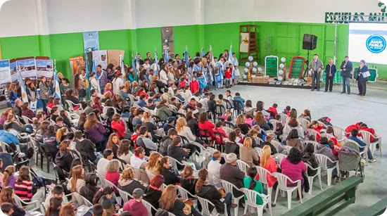 La entrega se realizó en el polideportivo del barrio Las Quintas en Santa Teresita