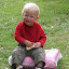 crackers eten op een Joris stoeltje.
