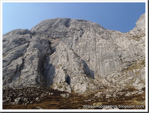 Via Intrusos 350m MD  7a  (6b A0 Oblig) (Alto Les Palanques, Picos de Europa) (Victor) 0083