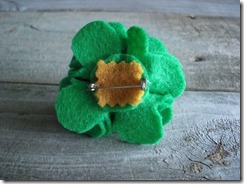green flower pin
