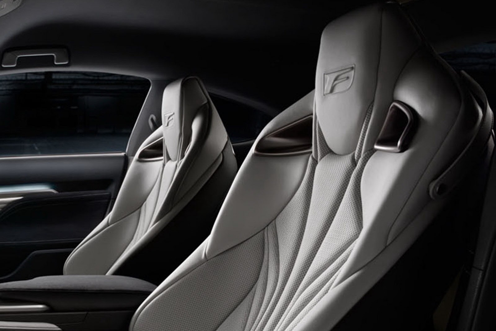 [2015-Lexus-RC-F-142.jpg]