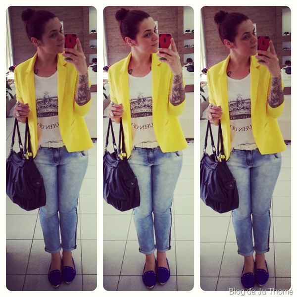 Look blazer amarelo, jeans ELLUS, t shirt Carolas e slipper azul klein (2)