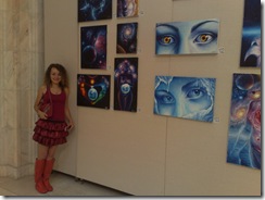 Artista Corina Chirila la expozitia de tablouri de vis de la Palatul Parlamentului Artista Corina Chirila la expozitia de tablouri de vis de la Palatul Parlamentului
