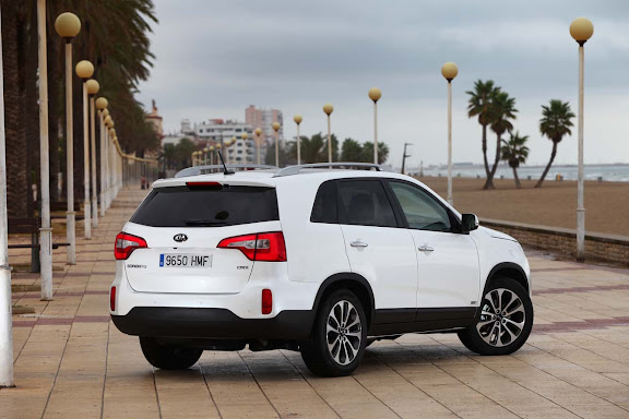 Kia_Sorento_2013_014.jpg