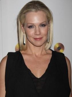 Jennie Garth Elegant Short Bob Hairstyle