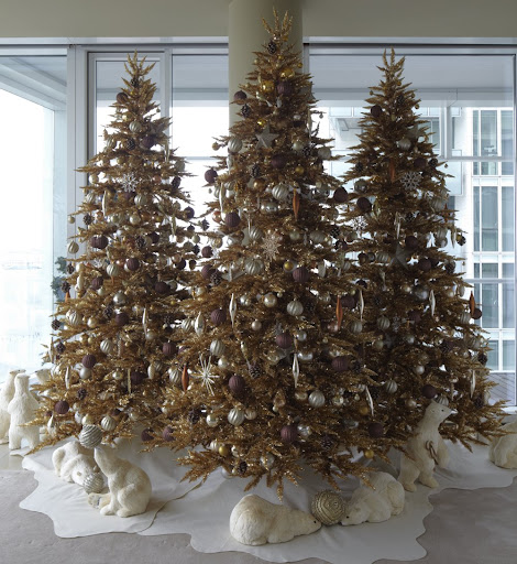 Last year, I did a more elaborate display with three gold trees and playful polar bears.