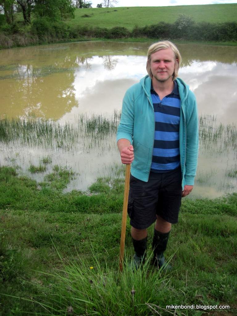 [Gustav%2520and%2520his%2520dirty%2520hoe%255B4%255D.jpg]
