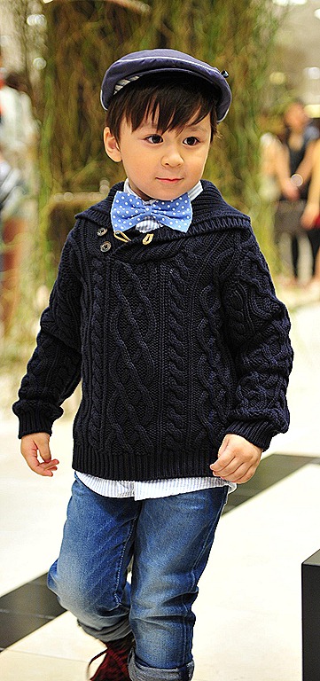 [Massimo%2520Dutti%2520Autumn%2520Winter%25202011%25202012%2520Boys%2520Cable%2520sweater%2520jeans%2520shir%2520cap%2520bow%2520tie.jpg]