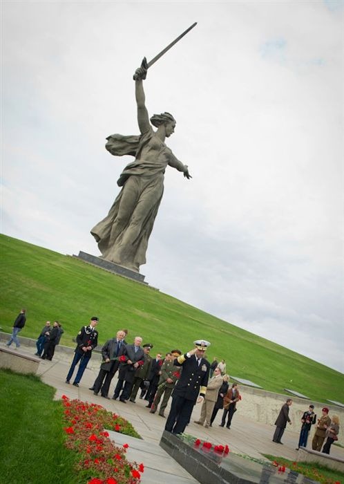 [battle-of-stalingrad-war-memorial-mo.jpg]