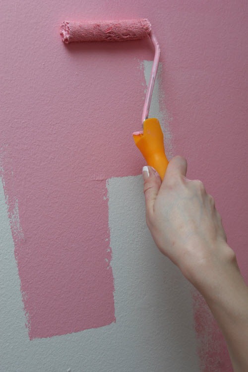 [painting%2520wall%2520pink%2520500x750%2520Photoxpress_340548%255B4%255D.jpg]