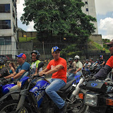 (01.09.12) Estuvimos en tremenda caravana por las calles de Caracas, llevando la alegría del cambio que en 36 días vendrá a Venezuela! Da igual como vayamos: a pie, en moto o en autobús,vamos rumbo a la Venezuela Segura. Nadie podrá detener la fuerza de la calle!!!! Caravana-Gorrazo en Caracas