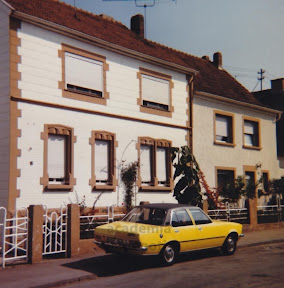 Treppenstraße mit Originalfront.jpg