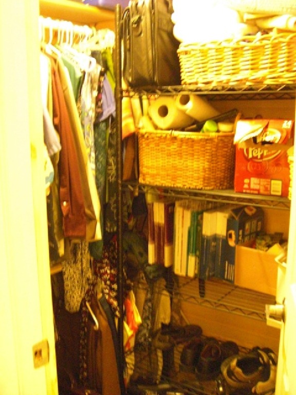 [closet%255B3%255D.jpg]