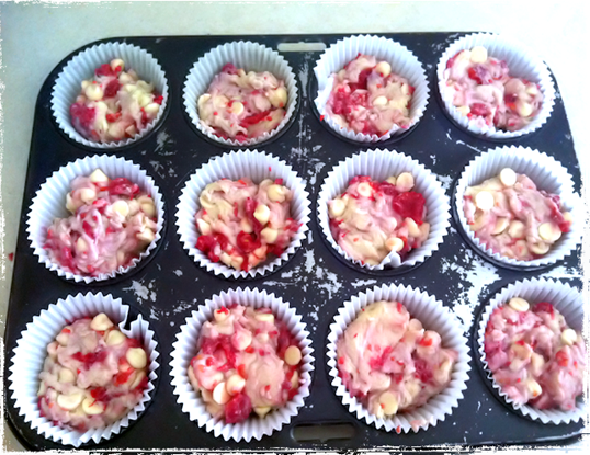 White chocolate and raspberry muffins (2)