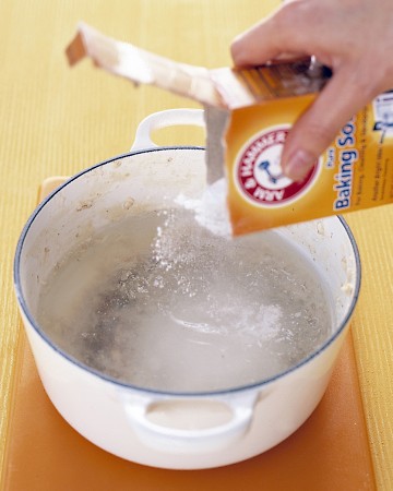 Baking soda has scrubbing power but won't scratch surfaces. Mix a paste of 3 parts warm water to 1 part baking soda to scrub kitchen stains or clean the oven. Make a bathroom cleanser by mixing dishwashing liquid with baking soda until you have a thick paste. Baking soda has scrubbing power but won't scratch surfaces. Mix a paste of 3 parts warm water to 1 part baking soda to scrub kitchen stains or clean the oven. Make a bathroom cleanser by mixing dishwashing liquid with baking soda until you have a thick paste.