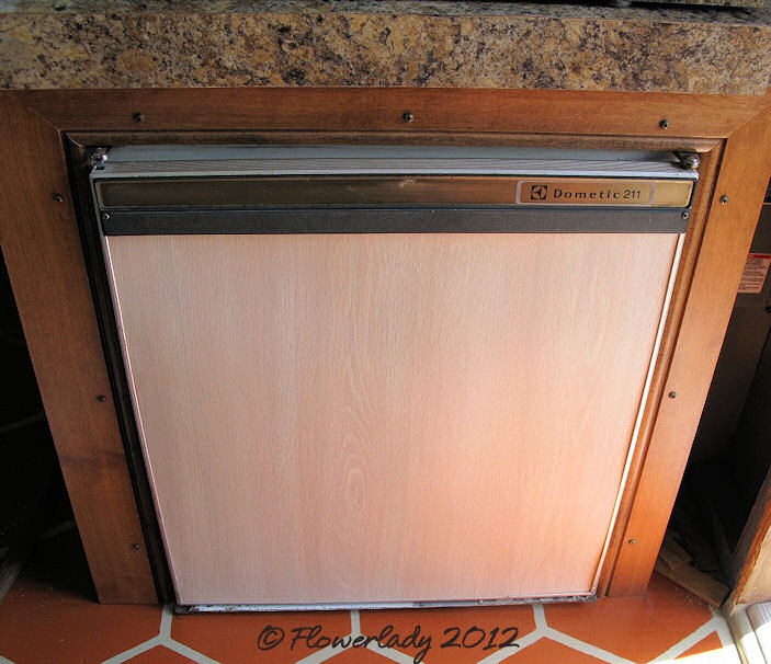 [06-17-fridge-trim%255B4%255D.jpg]