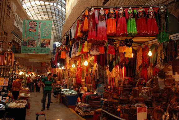 Urumqi - Grand Bazar, Robes et Etoles