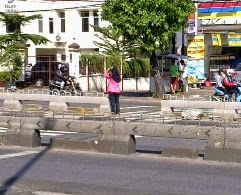 tunggu kopaja 2.jpg