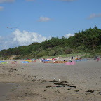 Od Pobierowa do Pustkowa jest jakieś 2 km więc na całej długości można spotkać opalających się plażowicz&oacute;w. Jeszcze jestem w zasięgu Pobierowa.