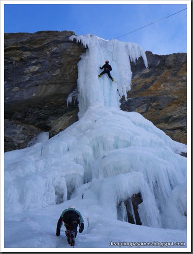 Cascada de Hielo Supernova 40m WI5 90º-95º (La Ripera, Pirineos) (Isra) 8078 Cascada de Hielo Supernova 40m WI5 90º-95º (La Ripera, Pirineos) (Isra) 8078