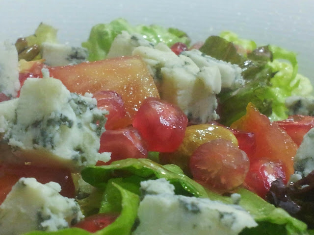 ensalada con granada y queso azul