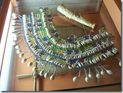 2004.08.28-007 collier au musée du château