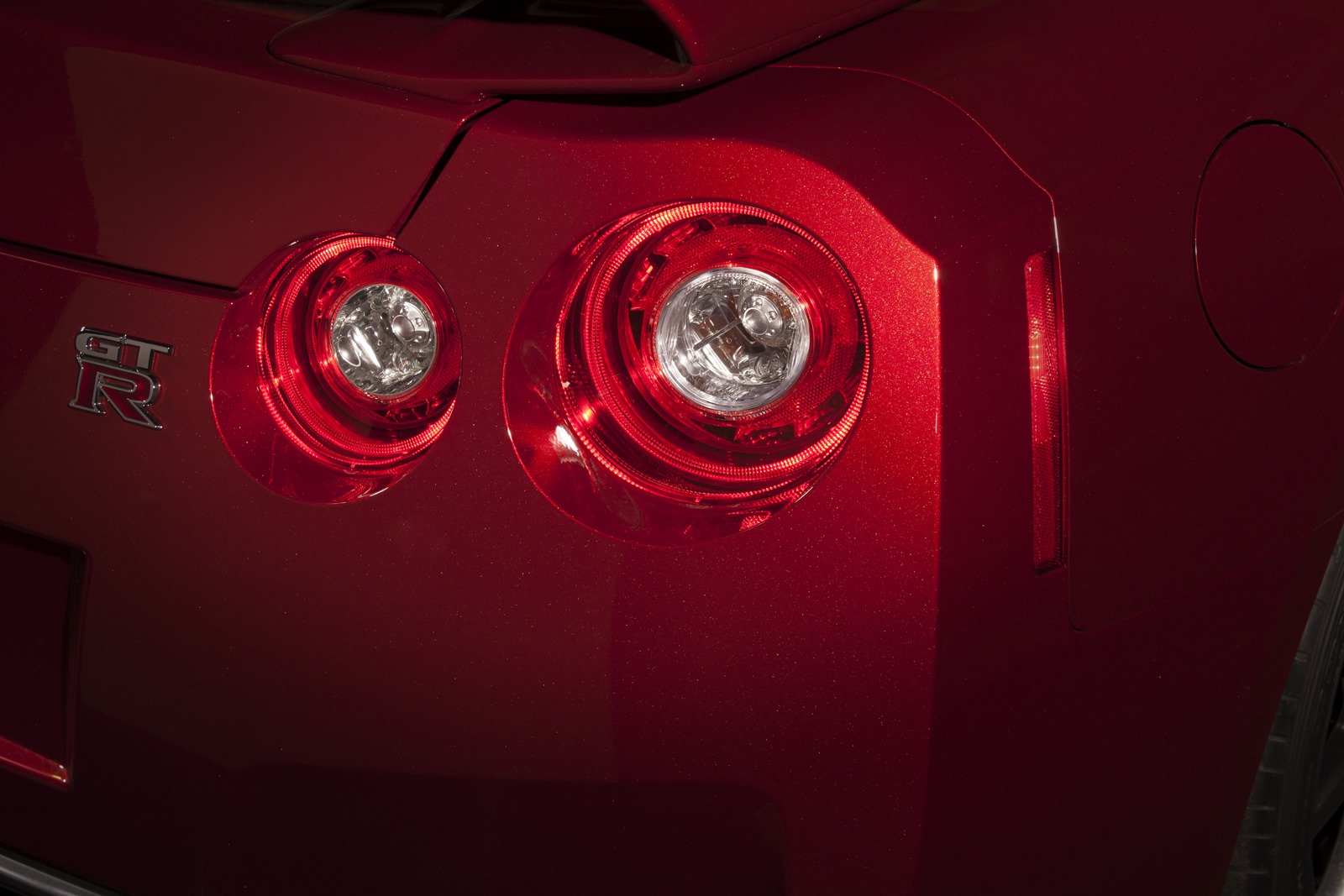 [2015-Nissan-GT-R-US-spec-10%255B3%255D.jpg]
