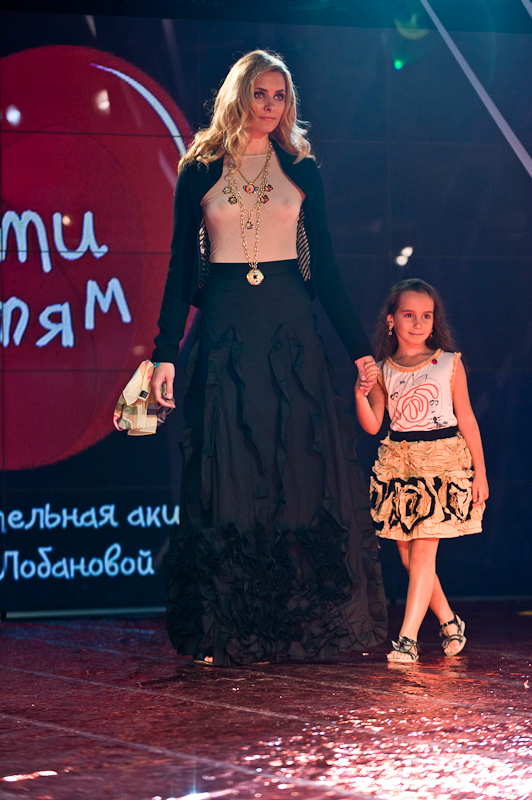 Лариса ЛОБАНОВА (показ дитячої колекції), HOLIDAY FASHION WEEK 2011 Фото Сергея Черникова