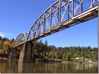 IMG_9178 Lake Oswego Railroad Bridge at River Villa Park in Milwaukie, Oregon on October 22, 2007