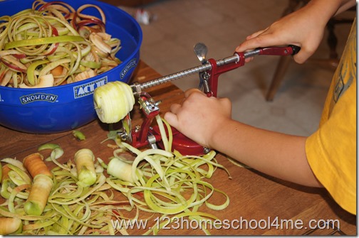 The easiest way to slice and peel apples The easiest way to slice and peel apples
