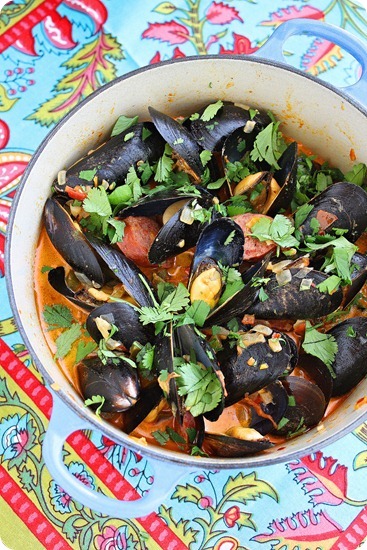 Spanish Mussels with Chorizo and Tomato-Wine Sauce – Steamy, saucy mussels with chorizo sausage in a rich tomato-wine broth. So good with crusty bread! | thecomfortofcooking.com
