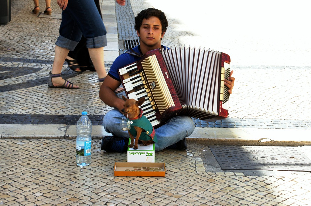 [Gloria%2520Ishizaka%2520-%2520Lisboa%2520%2520-%2520baixa%2520de%2520lisboa%2520-%2520rua%2520augusta%2520-%2520o%2520garoto%2520e%2520o%2520c%25C3%25A3ozito%255B4%255D.jpg]