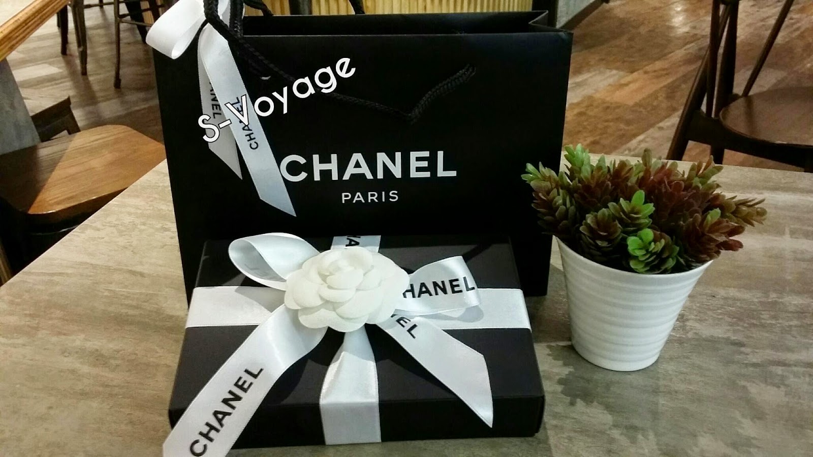Always Authentic SVoyage CHANEL Zippy Coin/Card Holder