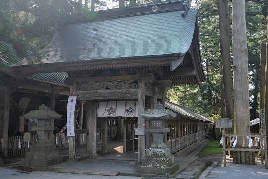 入口門と布橋