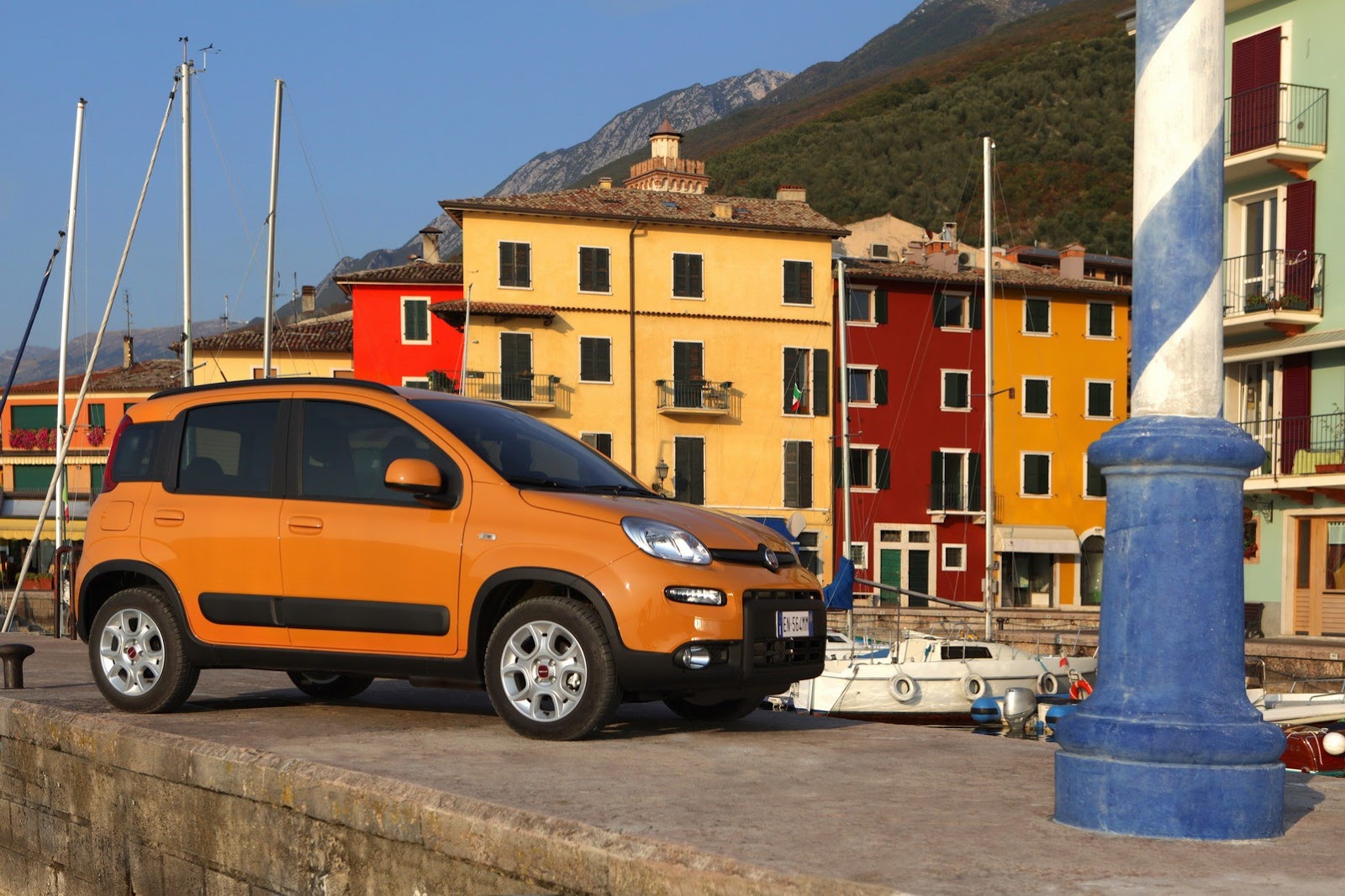 [2013-Fiat-Panda-Trekking-26%255B2%255D.jpg]