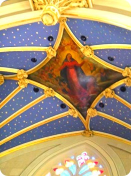 8-ceiling-over-alter