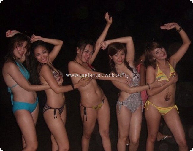 Aksi Hot Cewek-Cewek Asia  