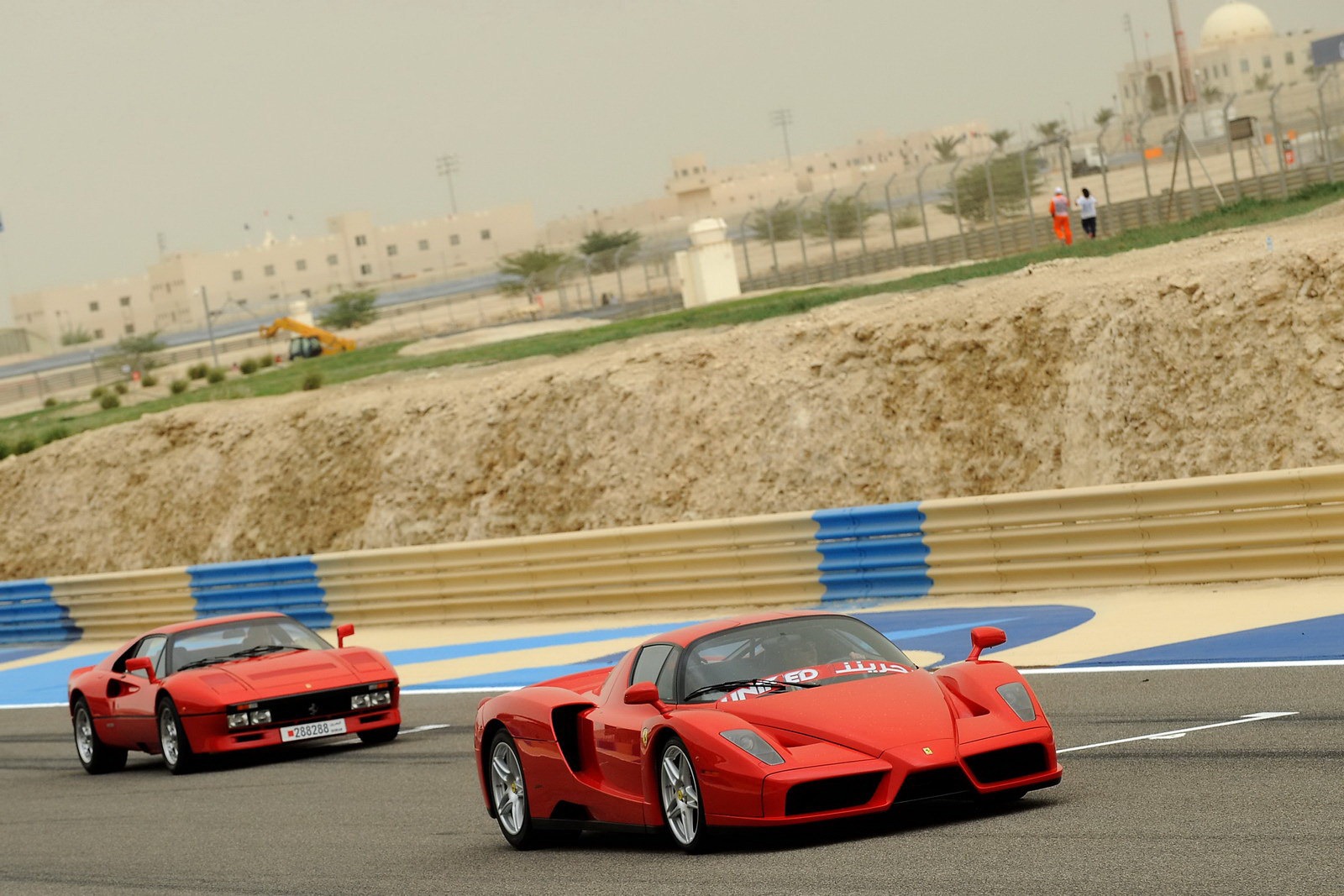 [Ferrari-Enzo--288-GTO5.jpg]